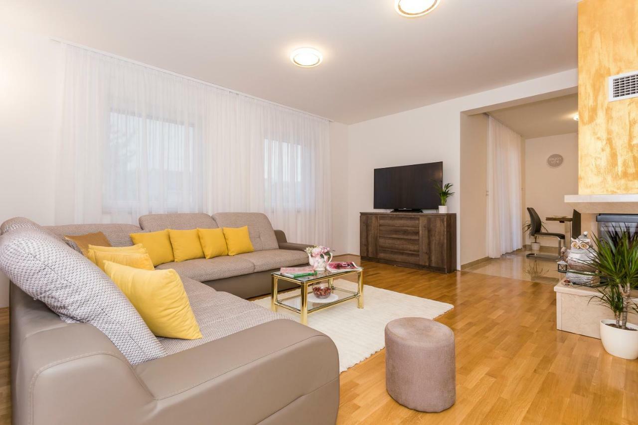 Villa Sweet Home Marija With Heated Pool Split Exteriör bild